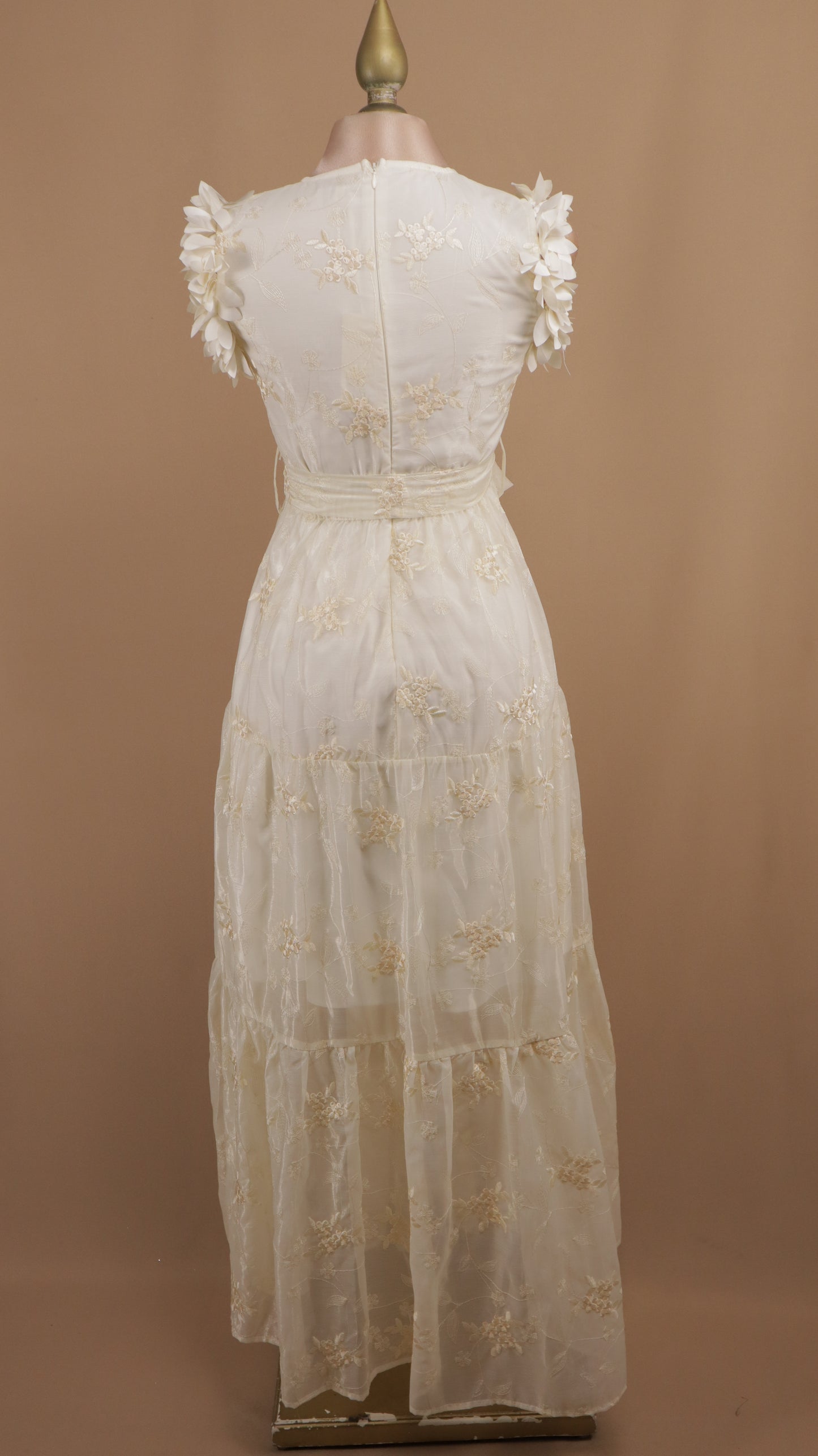 Vestido midi bordado con hojas en 3D