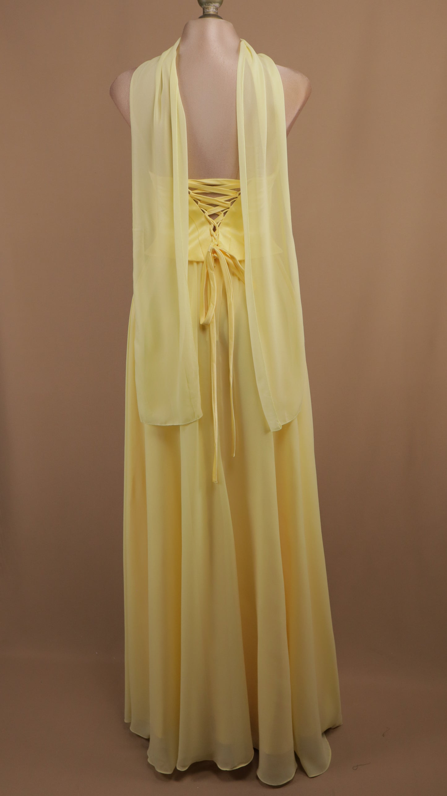 Vestido largo estraple con falda de chiffon