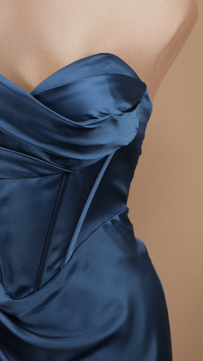 Vestido largo satinado asimétrico