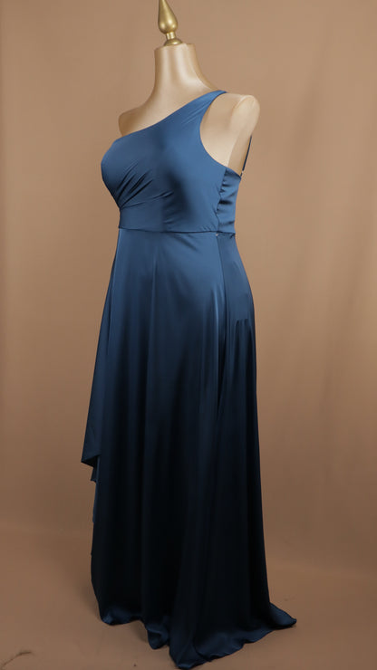 Vestido largo extra asimétrico en línea A