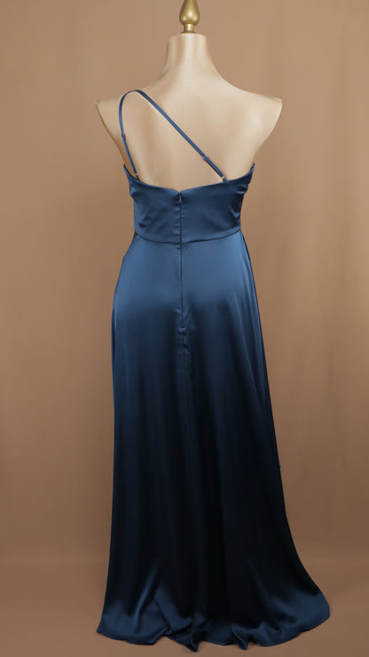 Vestido largo extra asimétrico en línea A