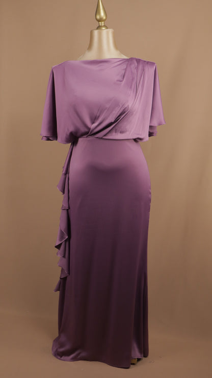 Vestido largo plus size con tipo capa y escarola