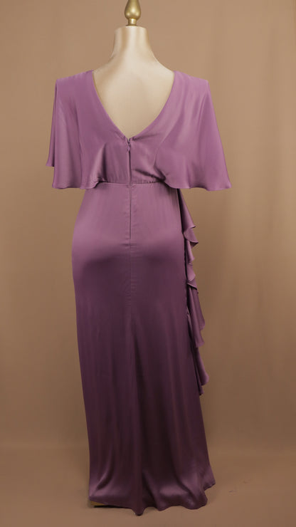 Vestido largo plus size con tipo capa y escarola