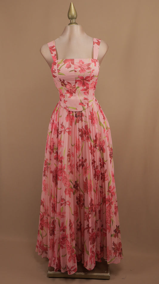 Vestido largo estampado escote cuadrado y falda plisada