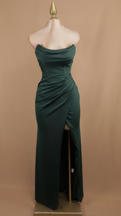 Vestido largo estraple con corset y abertura en pierna