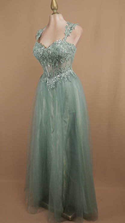 Vestido largo de tul con aplicación en busto y tirante