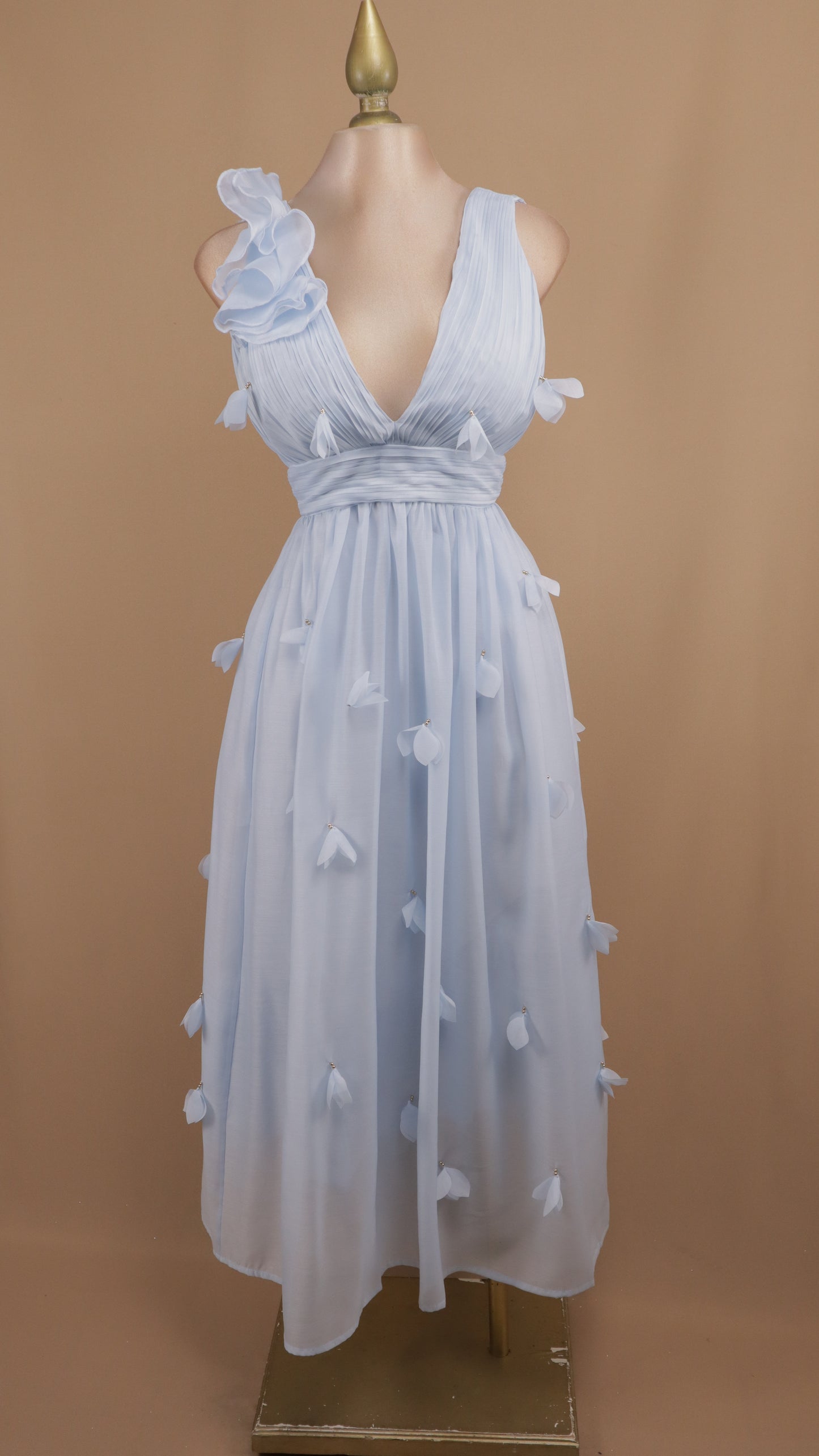 Vestido midi escote en V con flor en 3D