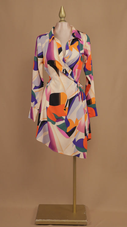 Vestido corto manga larga y grecas