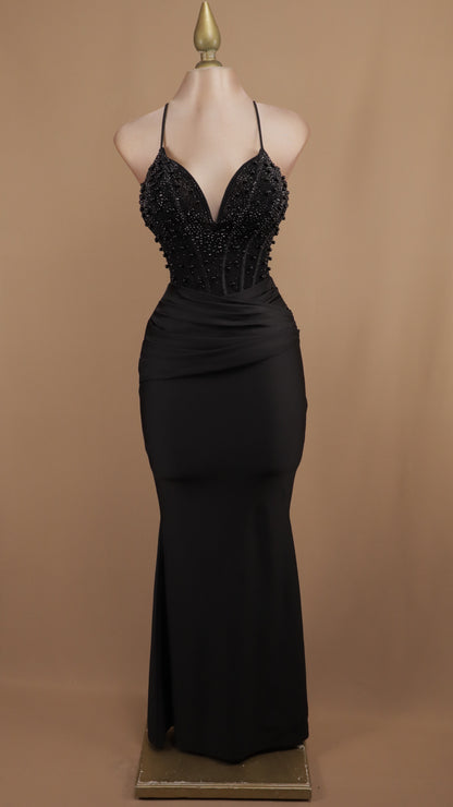 Vestido largo con perlas en busto