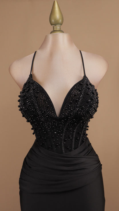 Vestido largo con perlas en busto