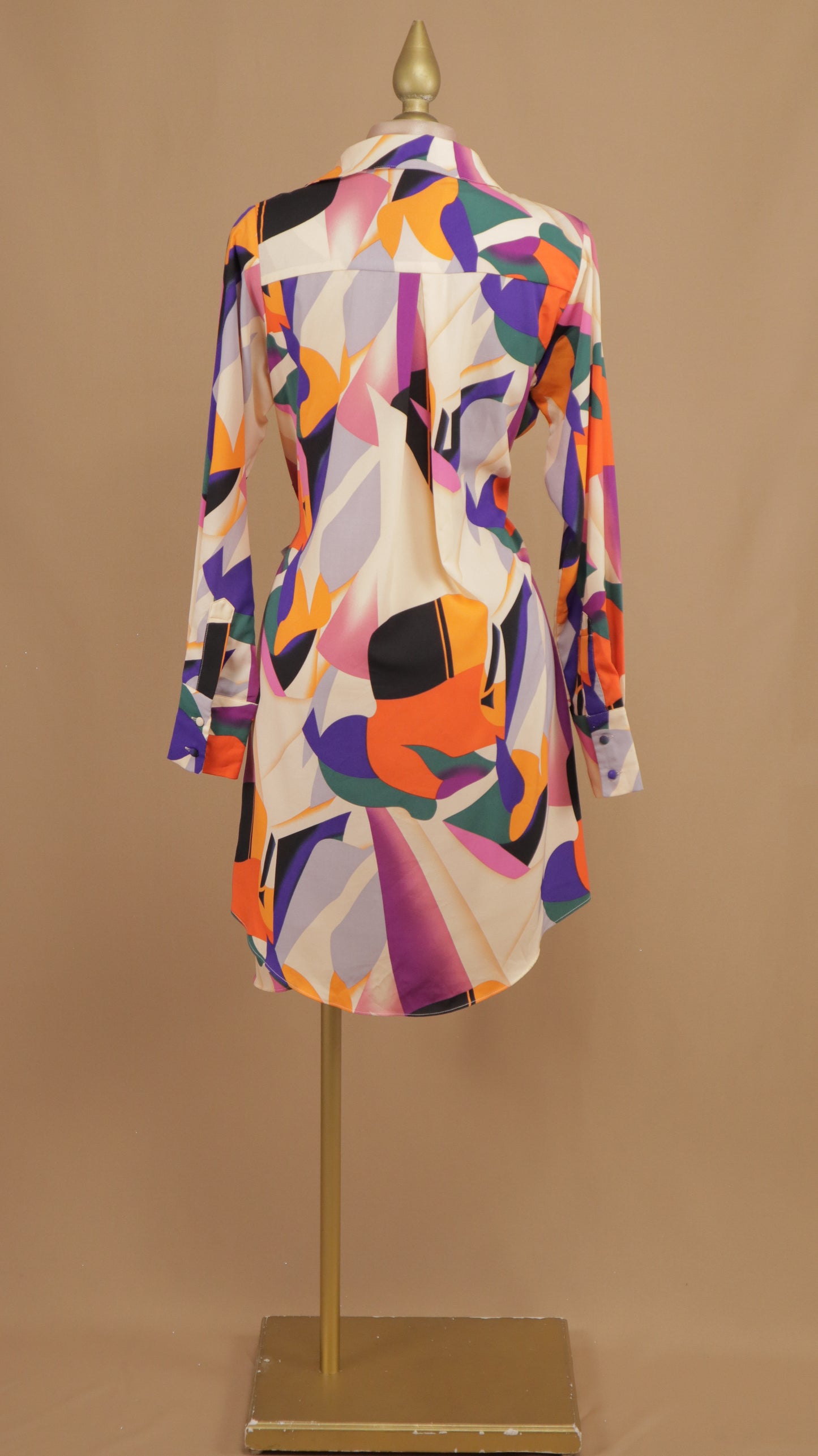Vestido corto manga larga y grecas