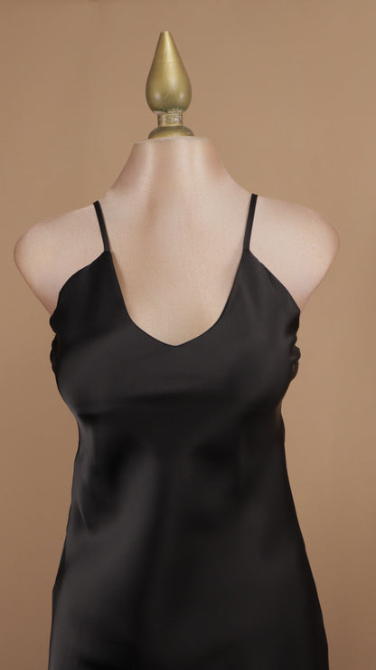 Vestido corto satinado de tirantes