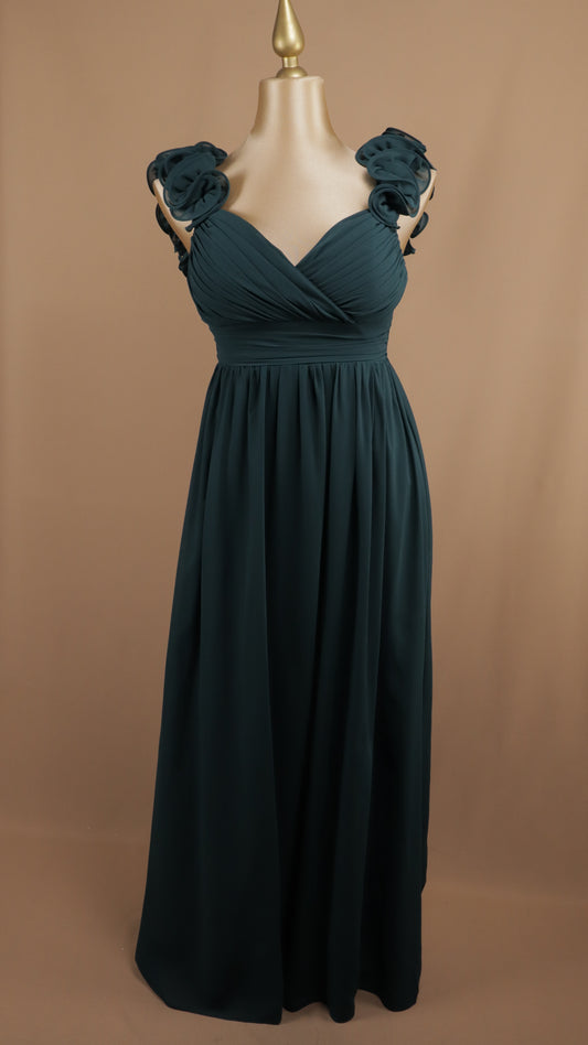 Vestido largo plus size con escarola y escote en V