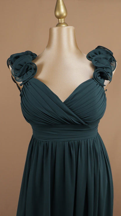 Vestido largo plus size con escarola y escote en V