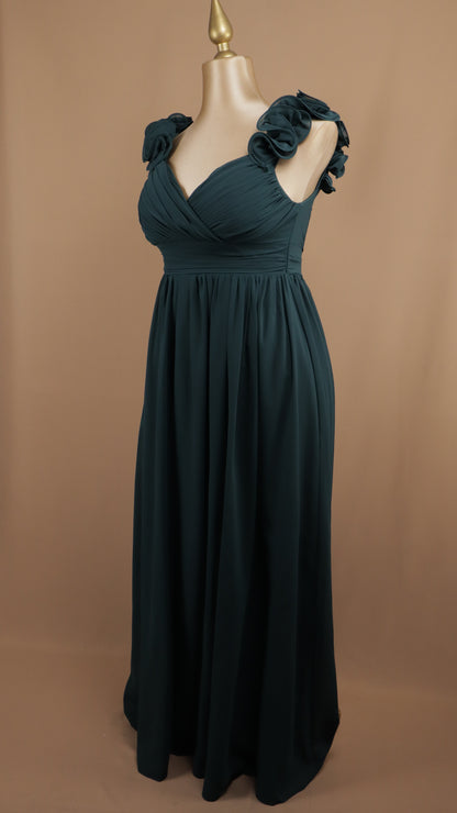 Vestido largo plus size con escarola y escote en V