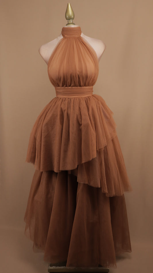 Vestido largo de tull cuello halter y escote en la espalda