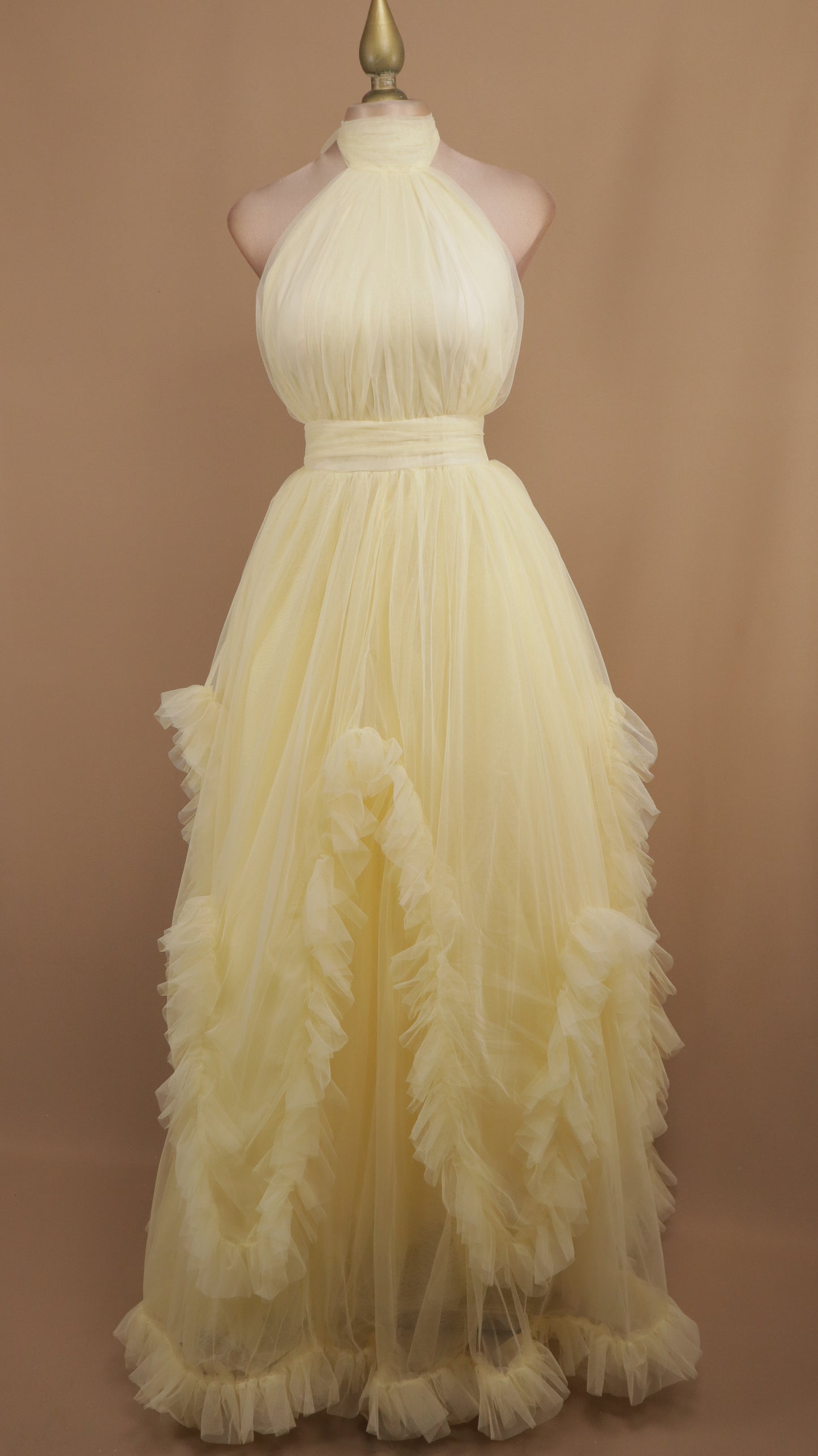 Vestido largo cuello halter de tull