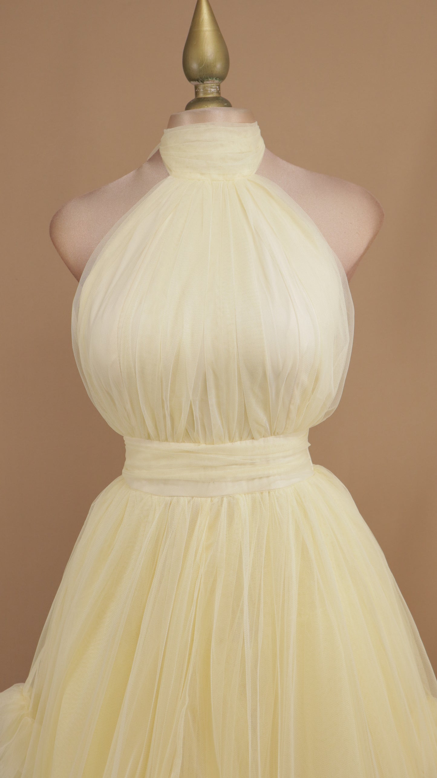 Vestido largo cuello halter de tull