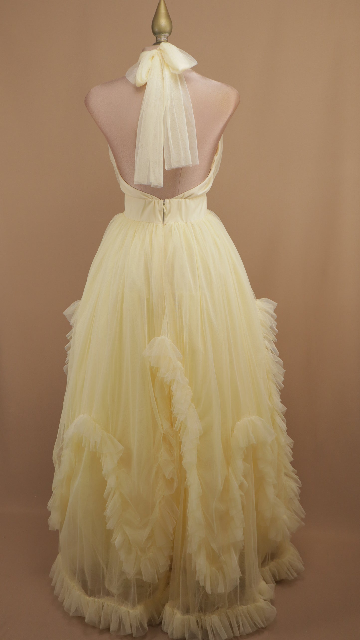 Vestido largo cuello halter de tull