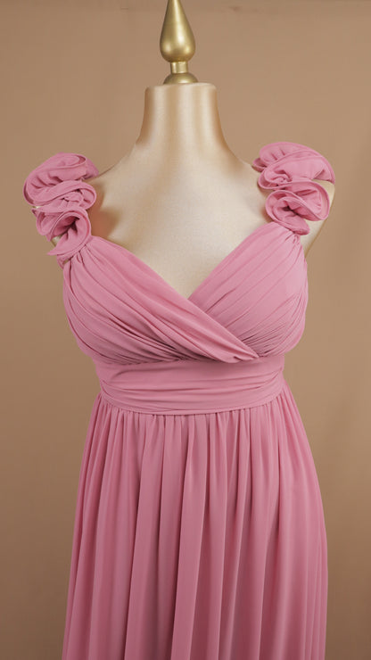 Vestido largo plus size con escarola y escote en V