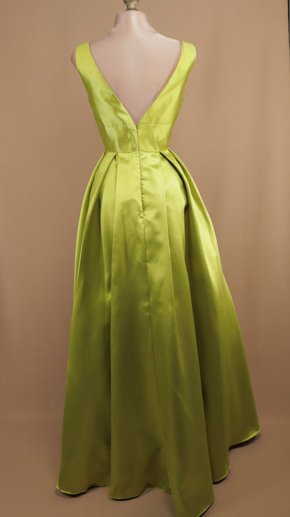 Vestido largo de tafeta con escote en V