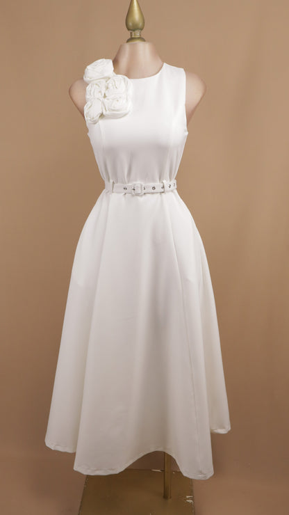 Vestido midi con flores en hombro y cinto