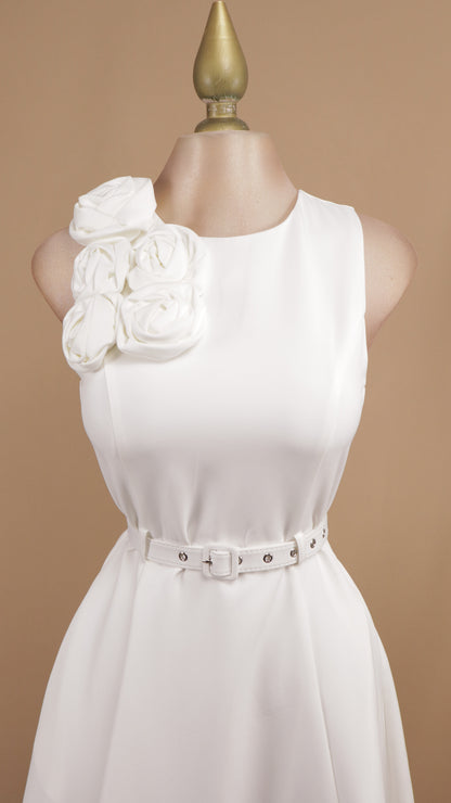 Vestido midi con flores en hombro y cinto