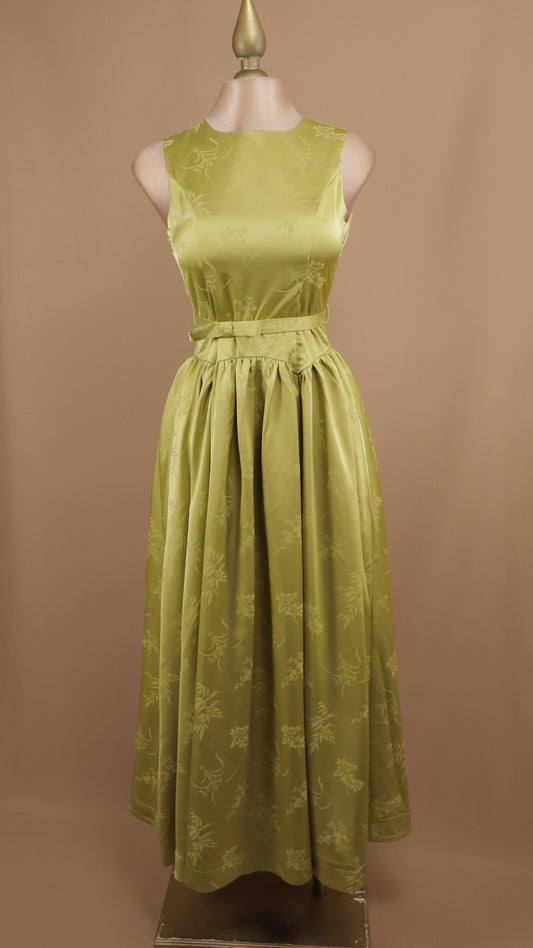 Vestido midi estampado y escote en la espalda