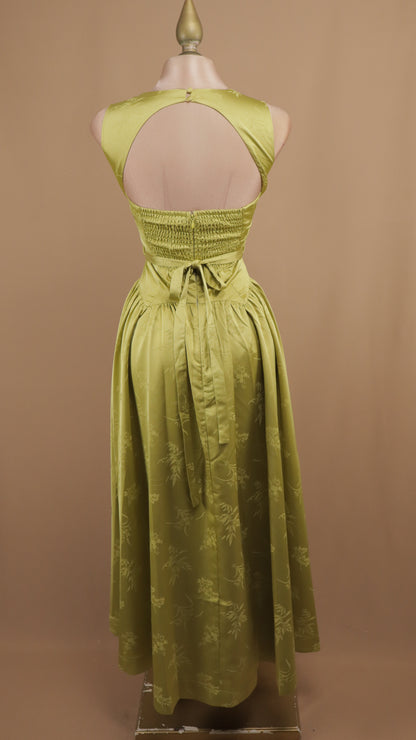 Vestido midi estampado y escote en la espalda