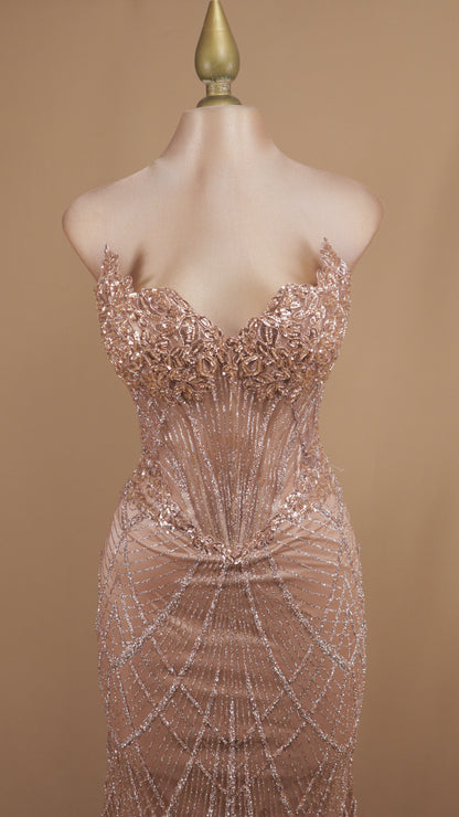 Vestido largo de graduación straple con aplicación