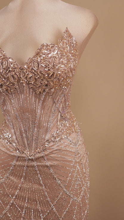 Vestido largo de graduación straple con aplicación