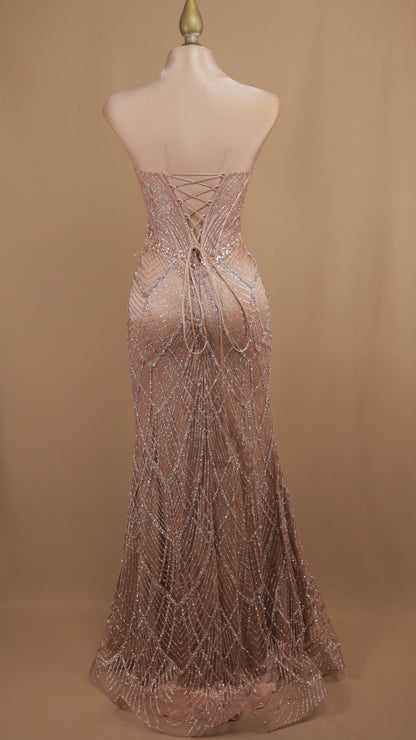 Vestido largo de graduación straple con aplicación