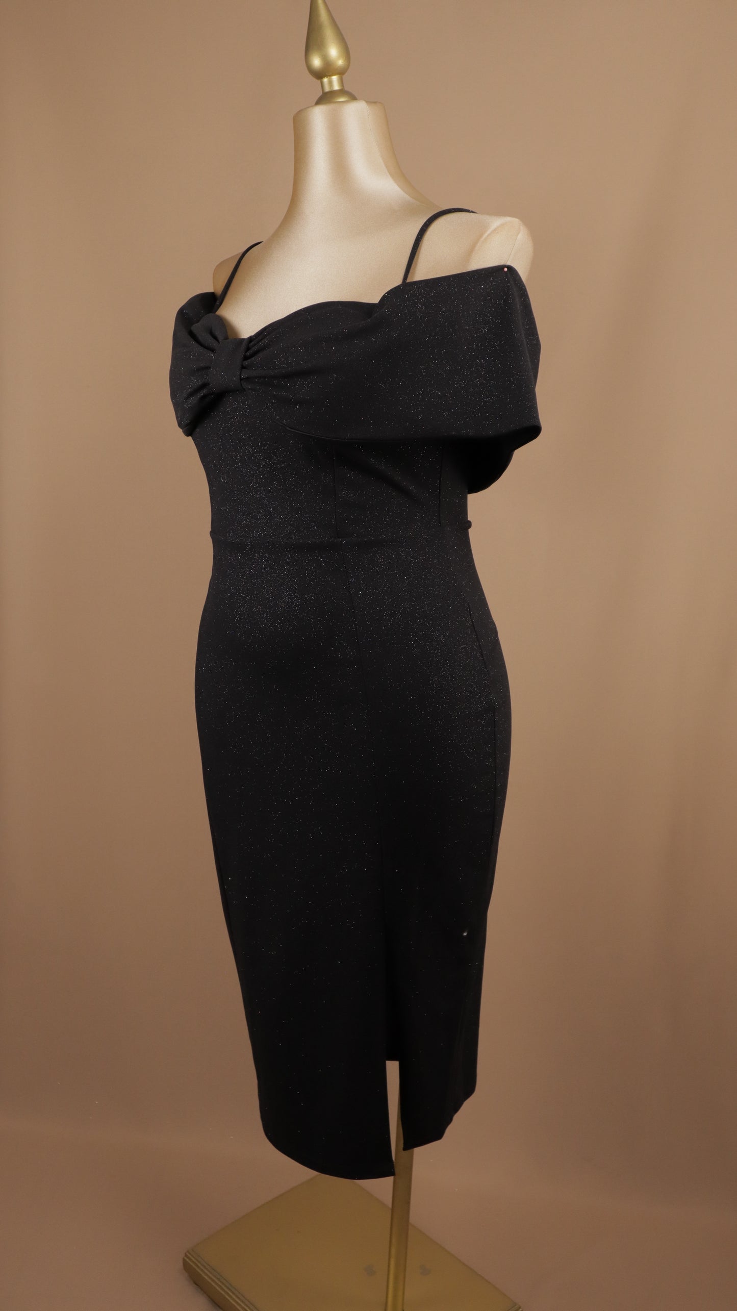 Vestido midi plus con destellos y al hombro