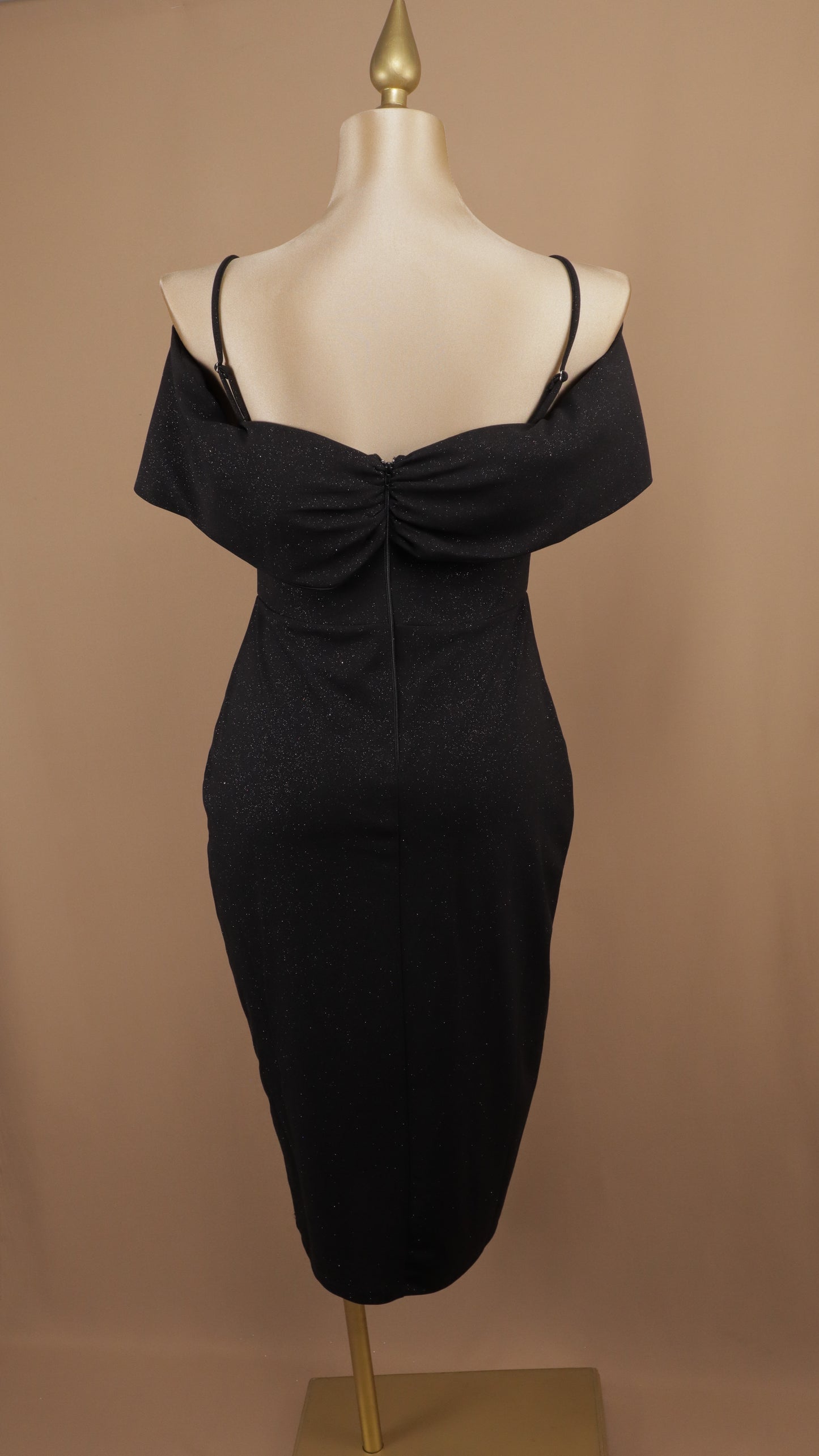 Vestido midi plus con destellos y al hombro