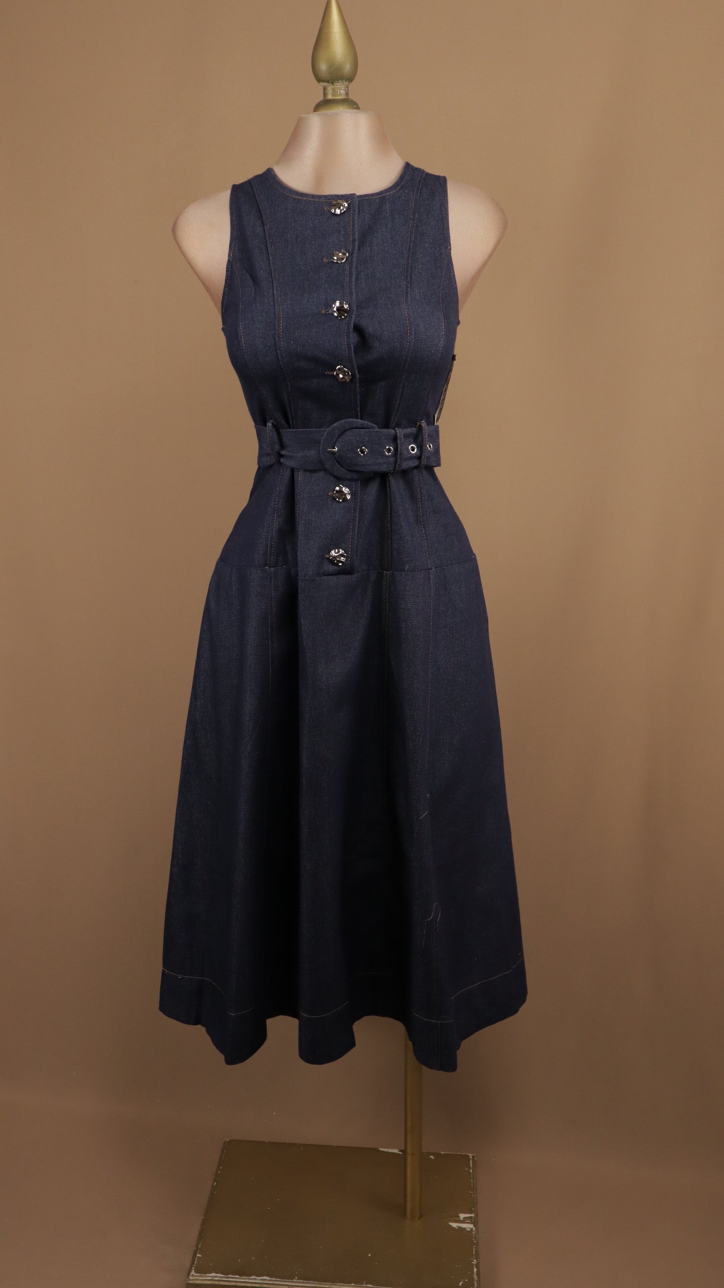 Vestido midi de mezclilla con cinto