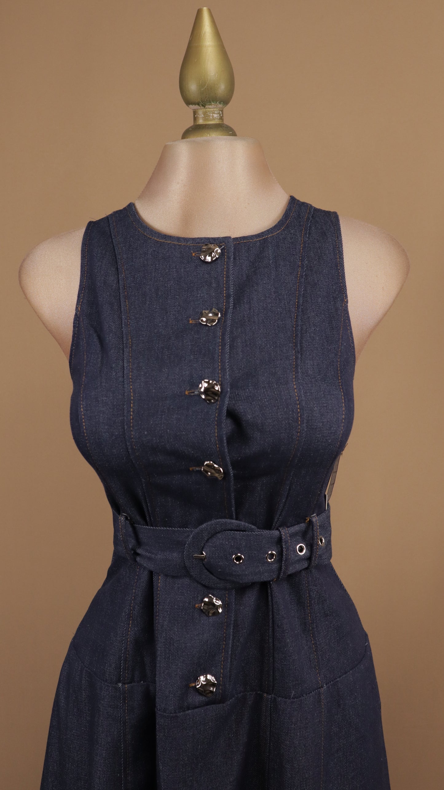 Vestido midi de mezclilla con cinto