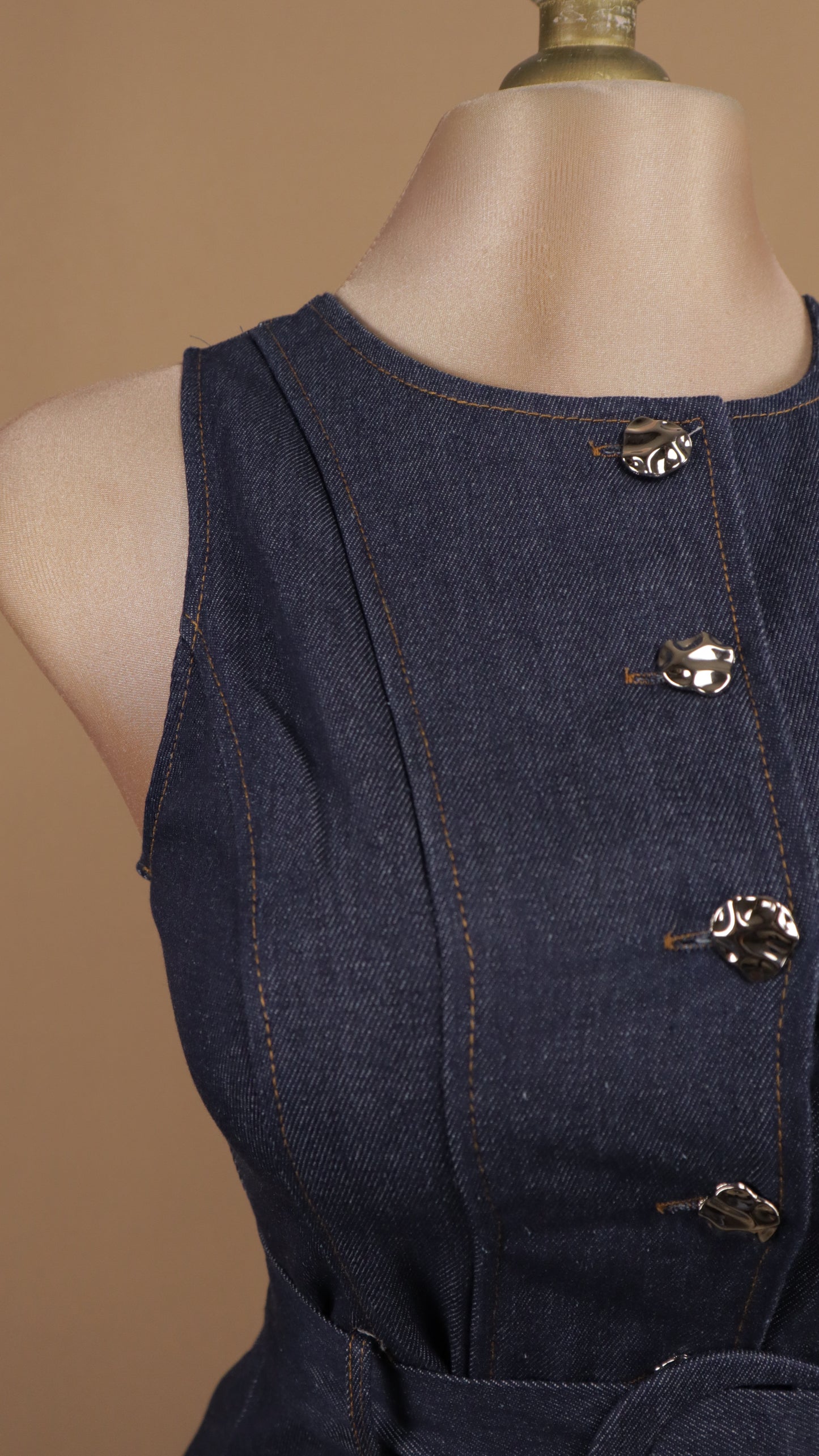 Vestido midi de mezclilla con cinto