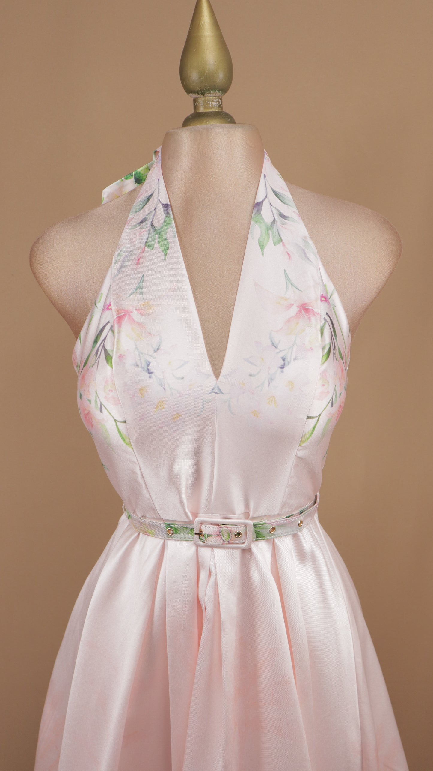 Vestido midi halter estampado