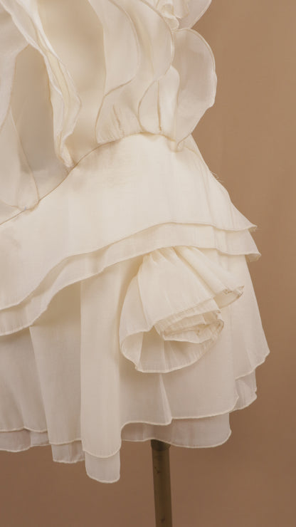 Vestido corto con escarolas y escote en espalda