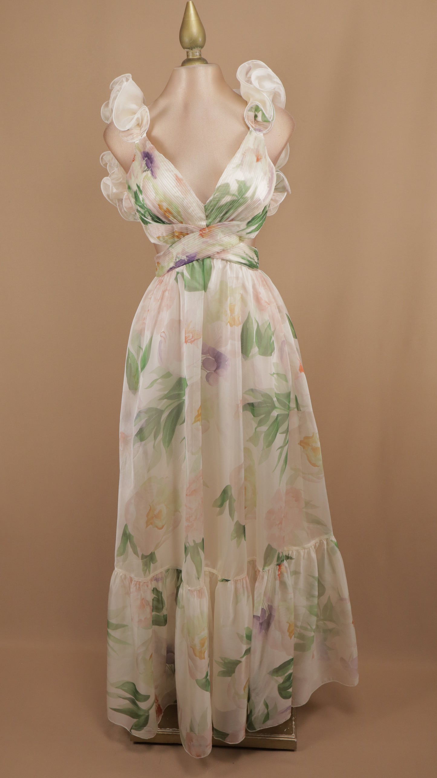 Vestido largo estampado con escarolas y escote en V