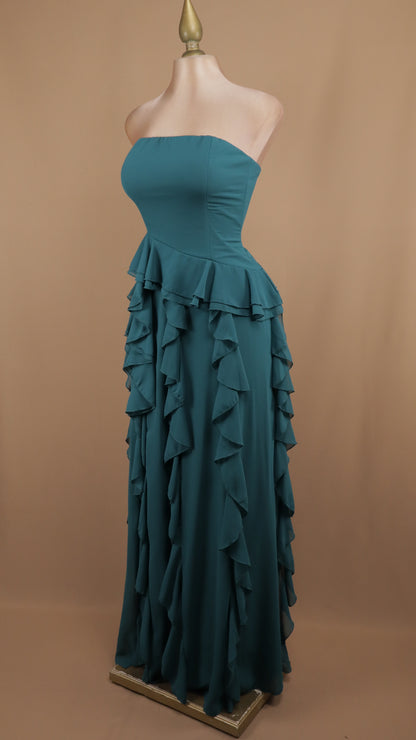 Vestido largo estraple con escarolas en falda