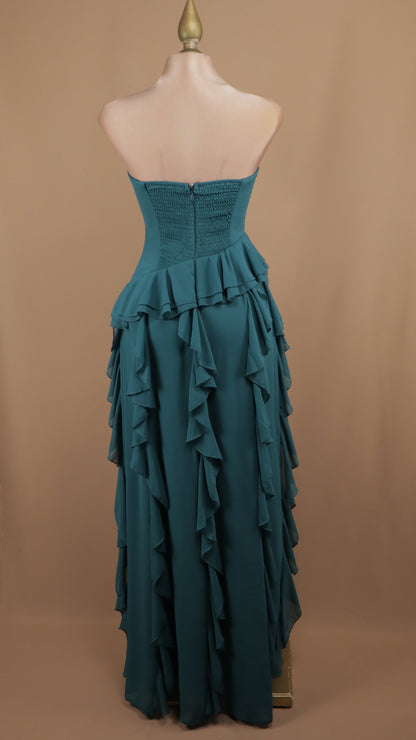 Vestido largo estraple con escarolas en falda