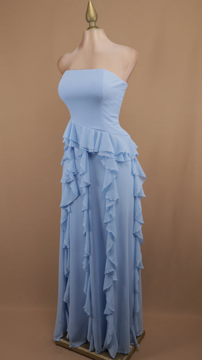 Vestido largo estraple con escarolas en falda