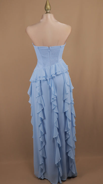 Vestido largo estraple con escarolas en falda