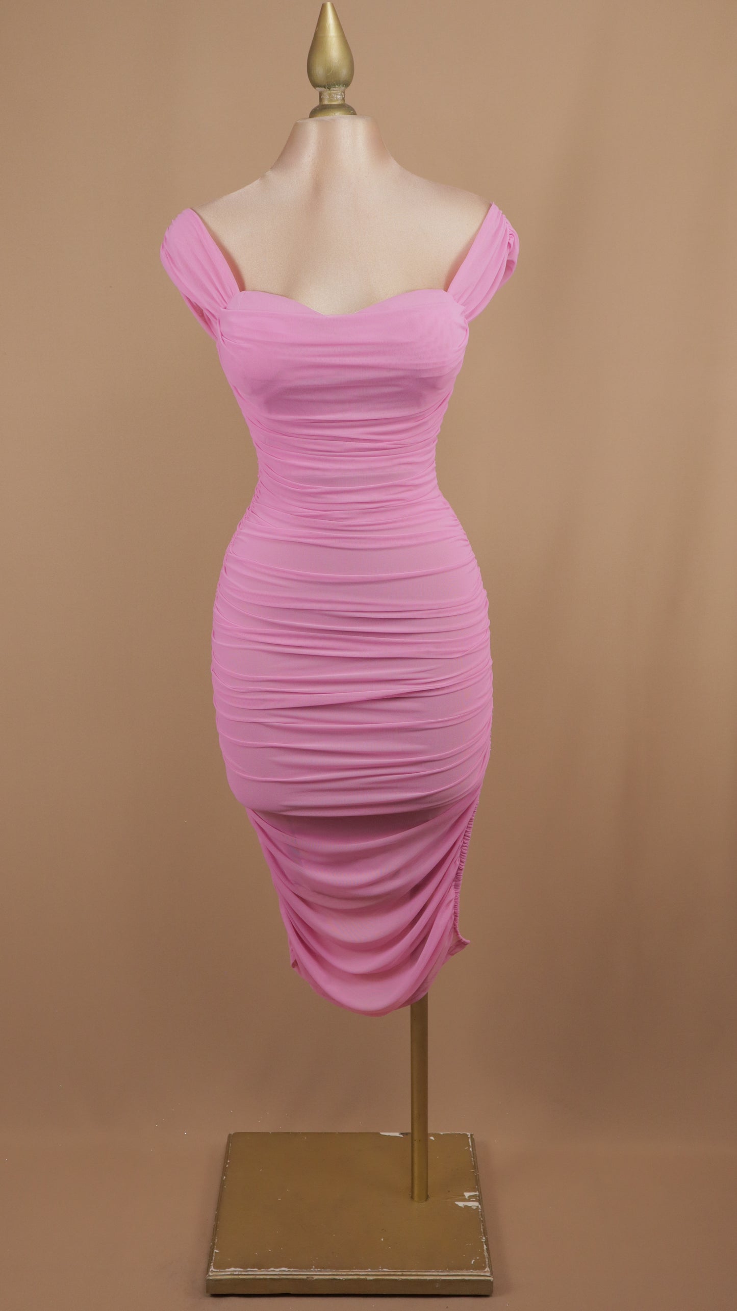 Vestido midi pegadito con abertura en pierna