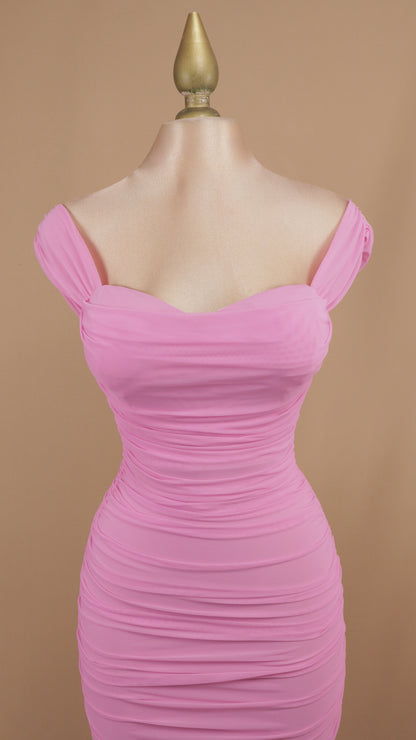 Vestido midi pegadito con abertura en pierna