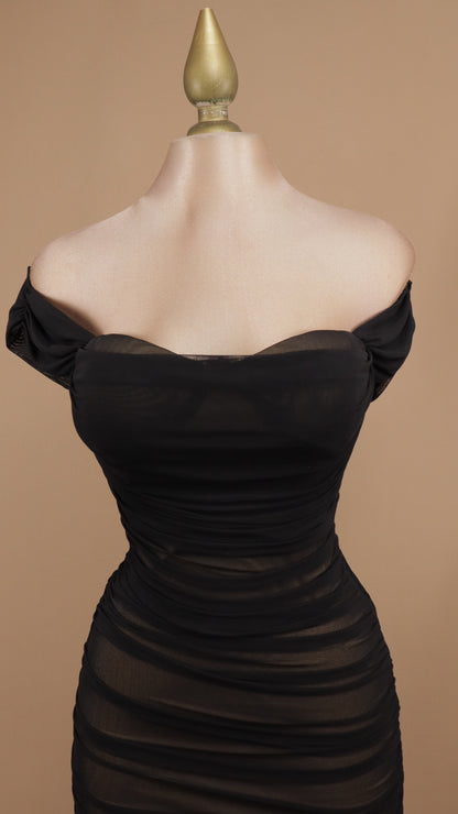 Vestido midi pegadito con abertura en pierna