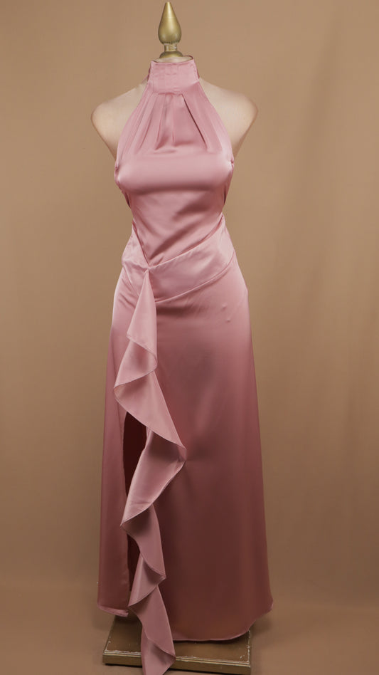 Vestido largo cuello halter con escote en la espalda y escarola