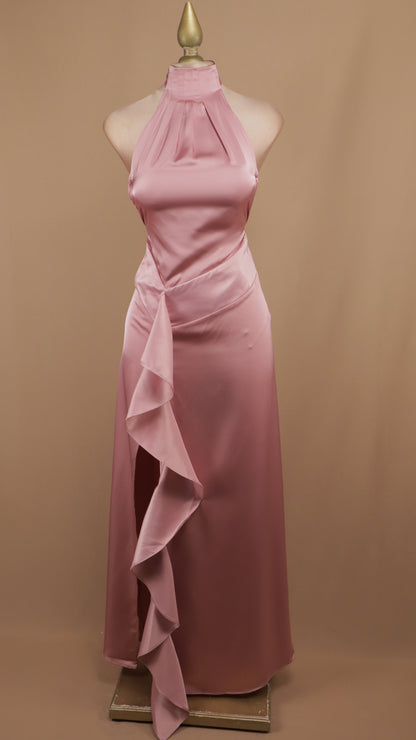 Vestido largo cuello halter con escote en la espalda y escarola