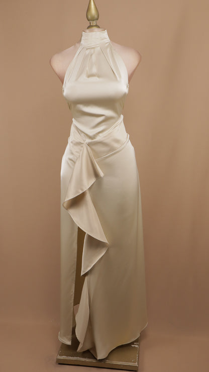 Vestido largo cuello halter con escote en la espalda y escarola